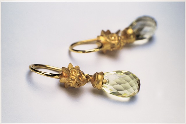 5) Drachen-Ohrhänger 900er und 750er Gelbgold, Citrin-Pampeln