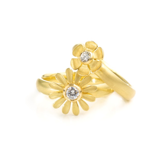13) Gänseblümchen-Ring und Entenblümchen-Ring 750er Gelbgold, Brillant (0,17 ct und 0,10 ct)