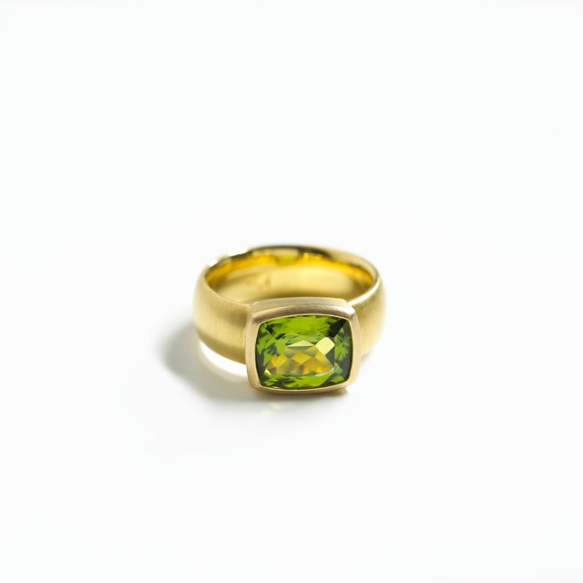13) Peridot-Ring 750er Gelbgold