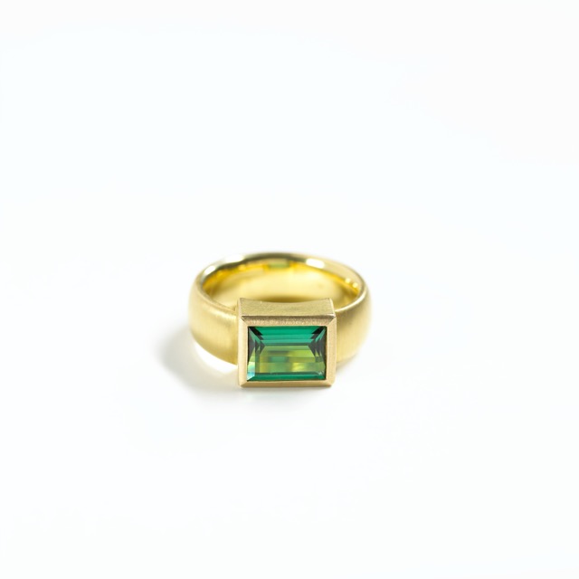 15) Grüner Granat-Ring 750er Gelbgold